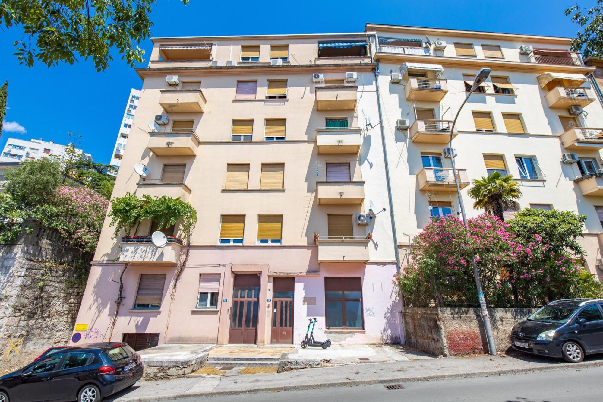 Apartment Tiziano-Belveder With Private Garage Риека Экстерьер фото