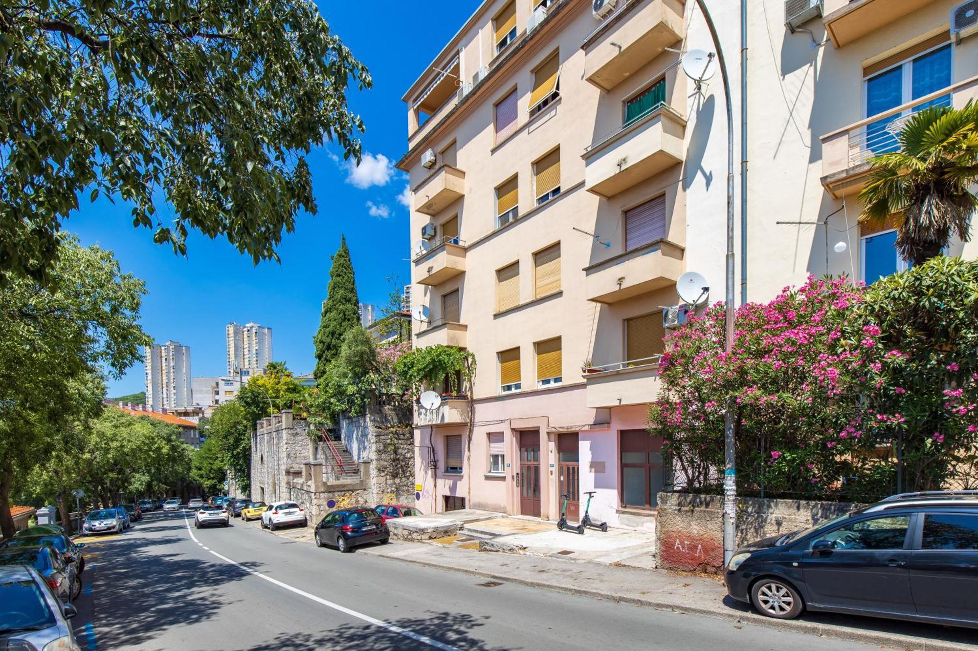 Apartment Tiziano-Belveder With Private Garage Риека Экстерьер фото